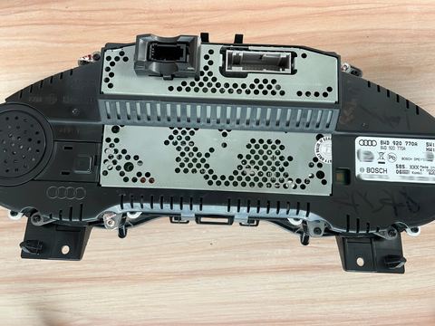 8WD 920 770 A photo 3