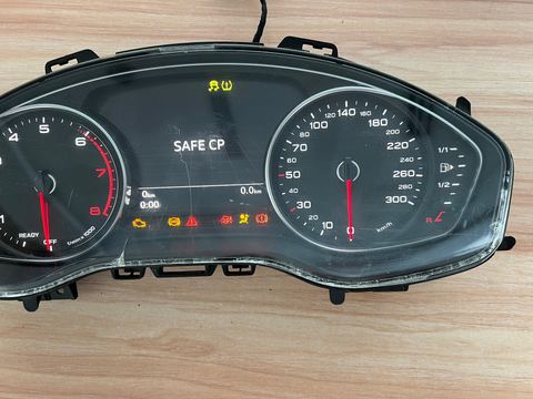 8WD 920 770 A photo 2